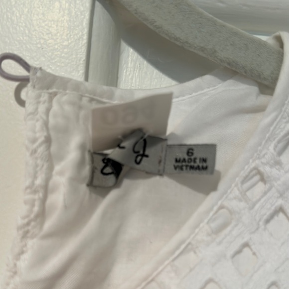 White Sleeveless Dress - Picture 3 of 3